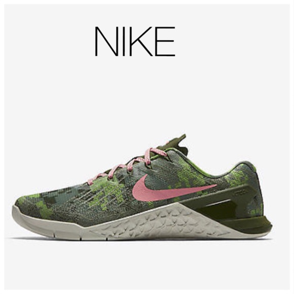Nike Shoes - NEW NIKE Women’s Digi Camo Metcon Trainers 6.5
